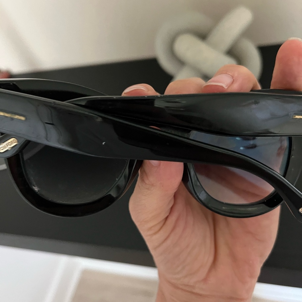 Chic Black Sunglasses - image 3